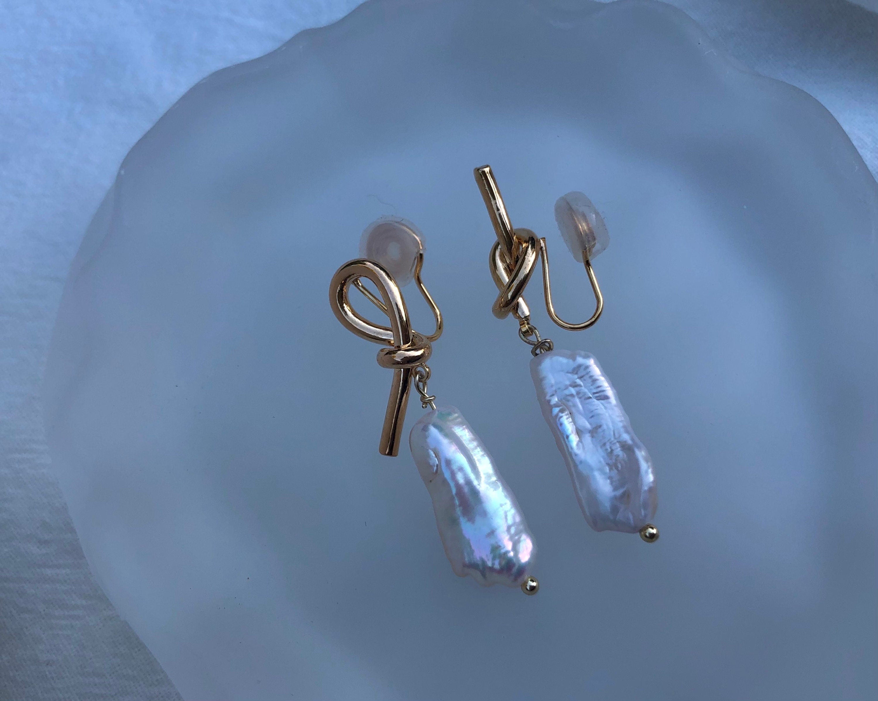 Unique Mismatched Gold Knot and Biwa Baroque Pearl Earrings, Freshwater Keshi Pearl Drop Earrings, Pearl Sticks Earrings. Clip on earrings.