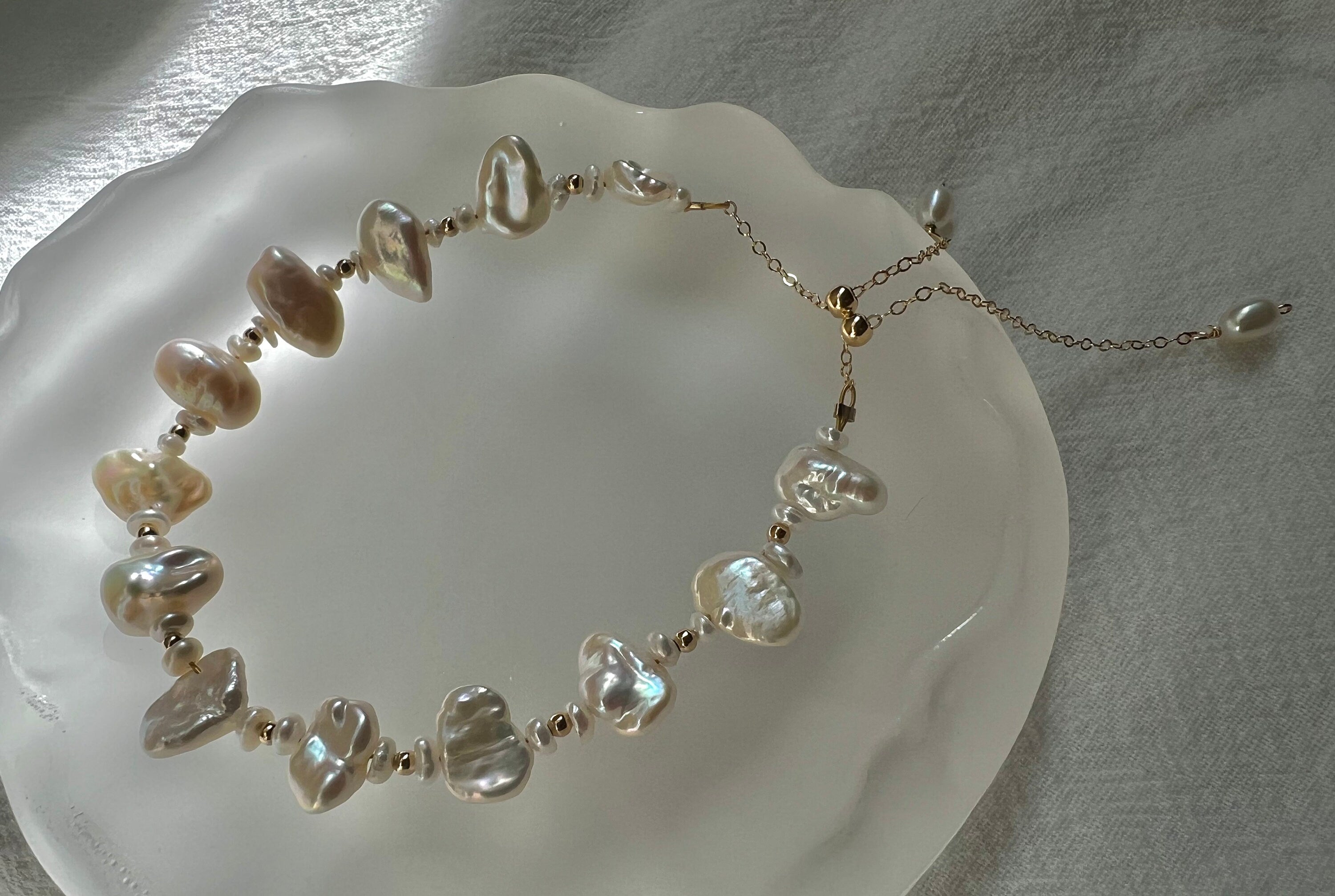 14K gold filled High quality luster baroque AAAA Keshi pearl Top bracelet. Metallic reflection bracelet. Minimalist bracelet. Gift for her.