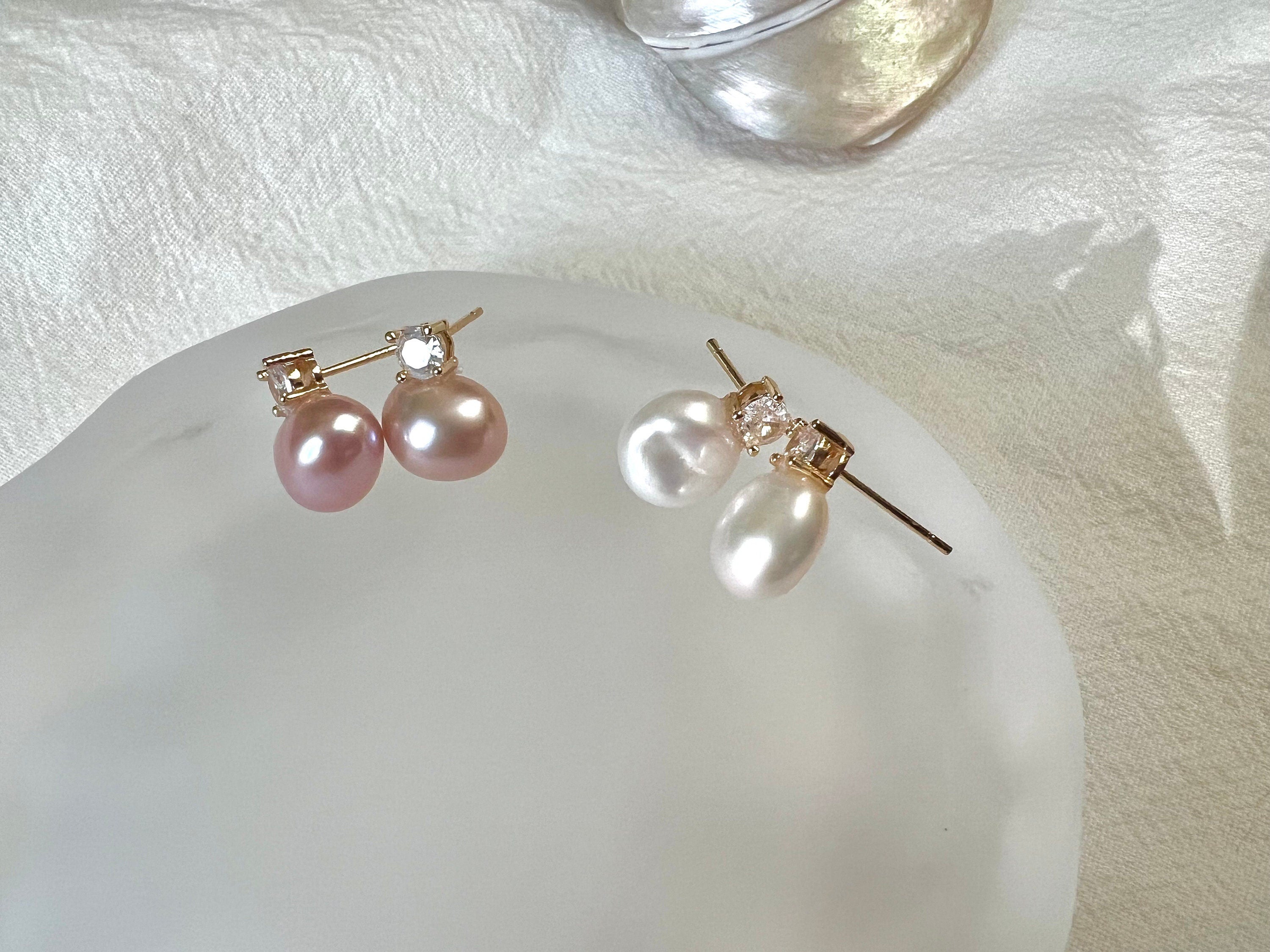 14K gold clip on baroque pearl diamond earring. No pain earring. Minimalist pearl earring. Pearl climber earrings. No piercing earring.