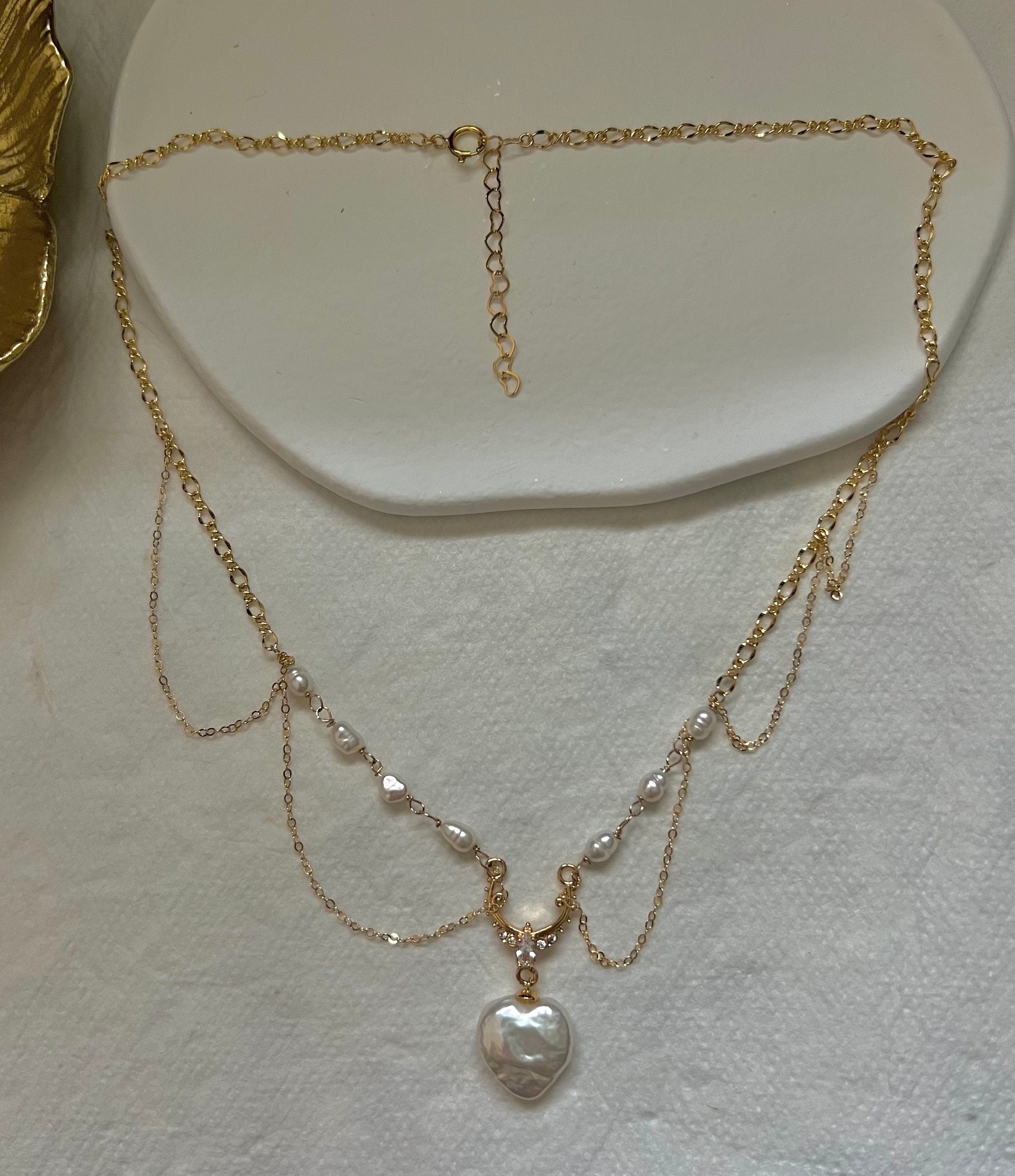 vintage style freshwater heart shape pearl necklace. Filigree zircon necklace. Elegant necklace. Wavy chain necklace. Gift.