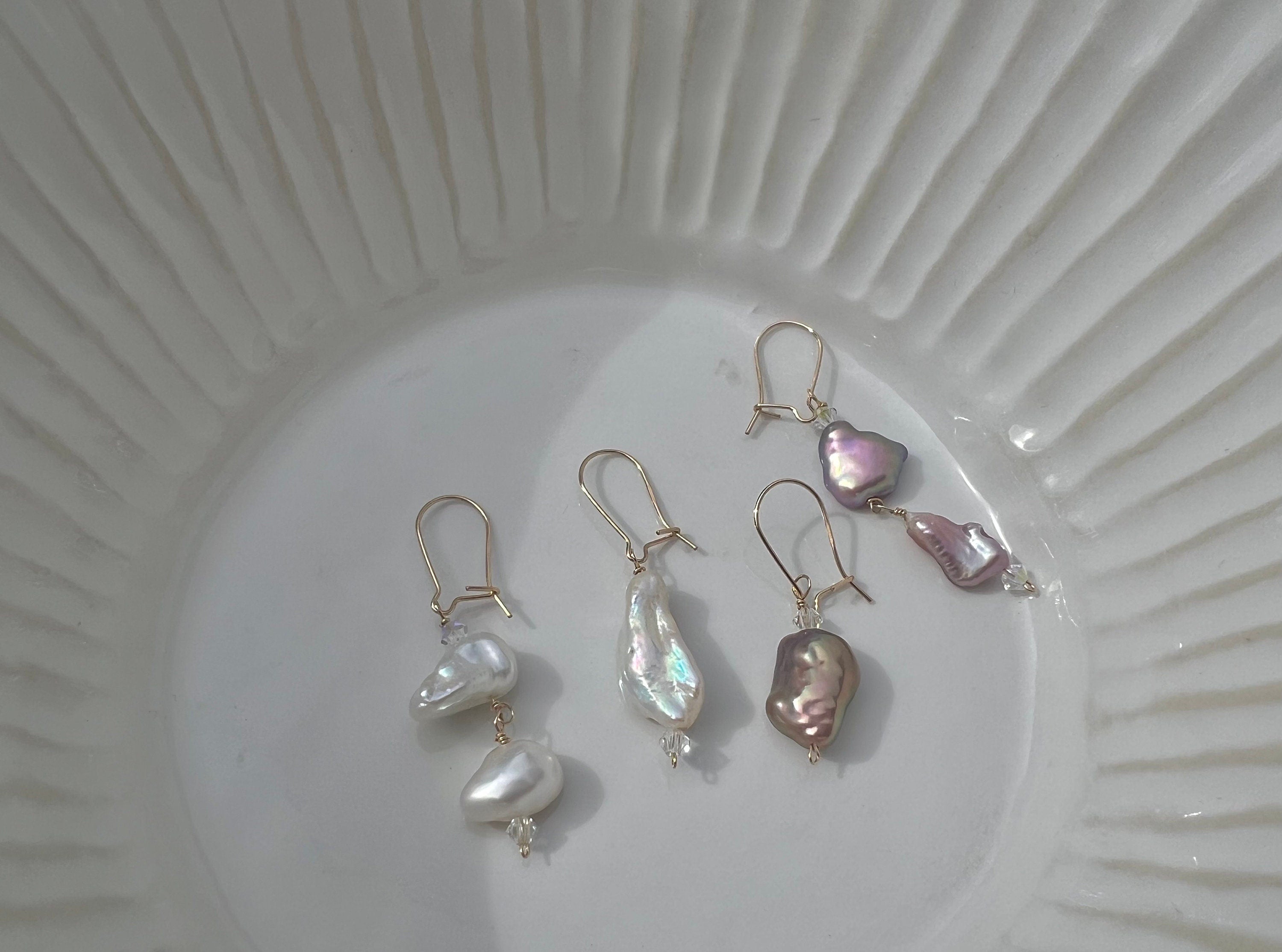 14k gold filled France style kidney ear hook freshwater keshi pearl dissymmetry earring. Vintage dangle earring. Boho wedding earring