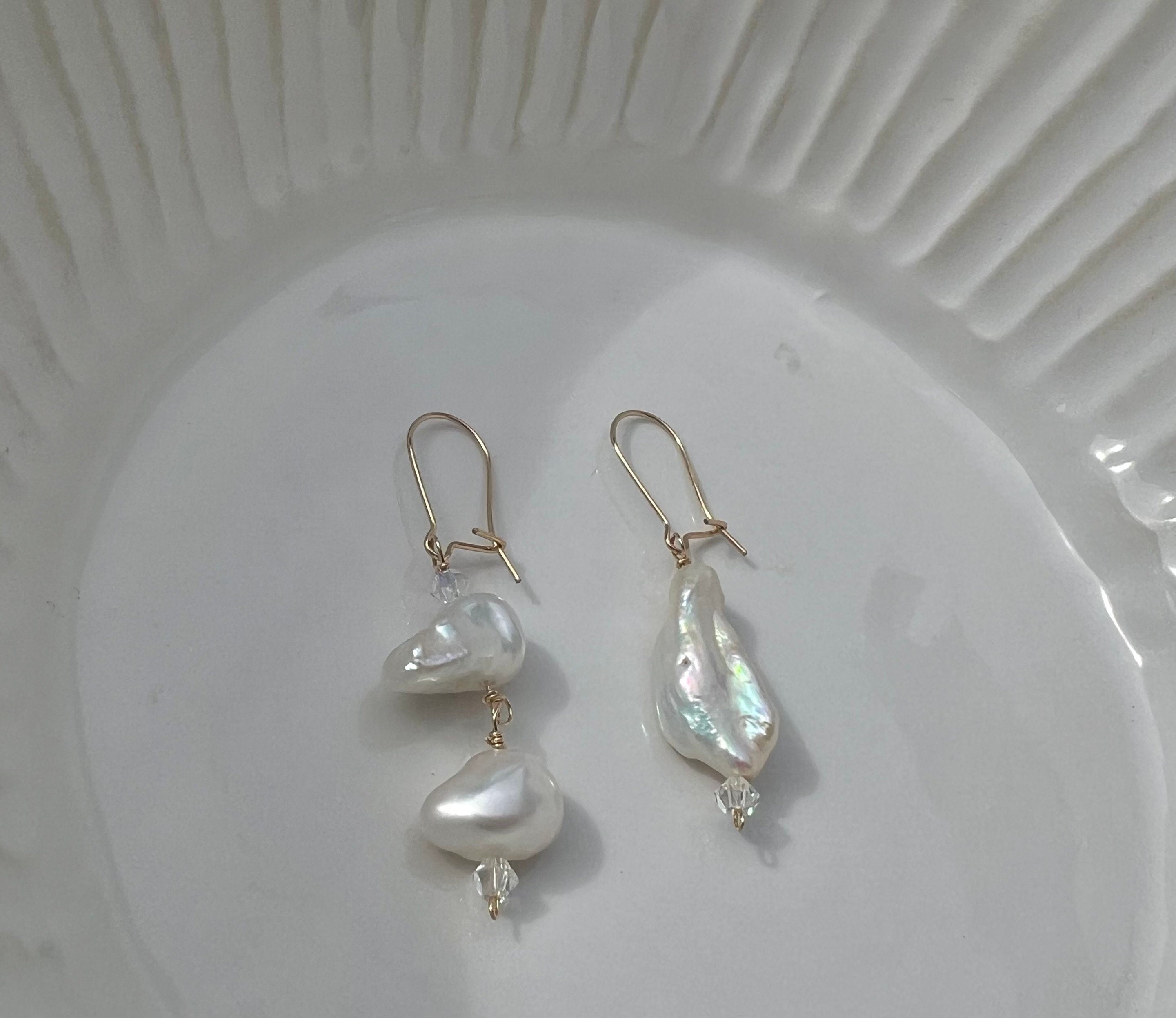 14k gold filled France style kidney ear hook freshwater keshi pearl dissymmetry earring. Vintage dangle earring. Boho wedding earring