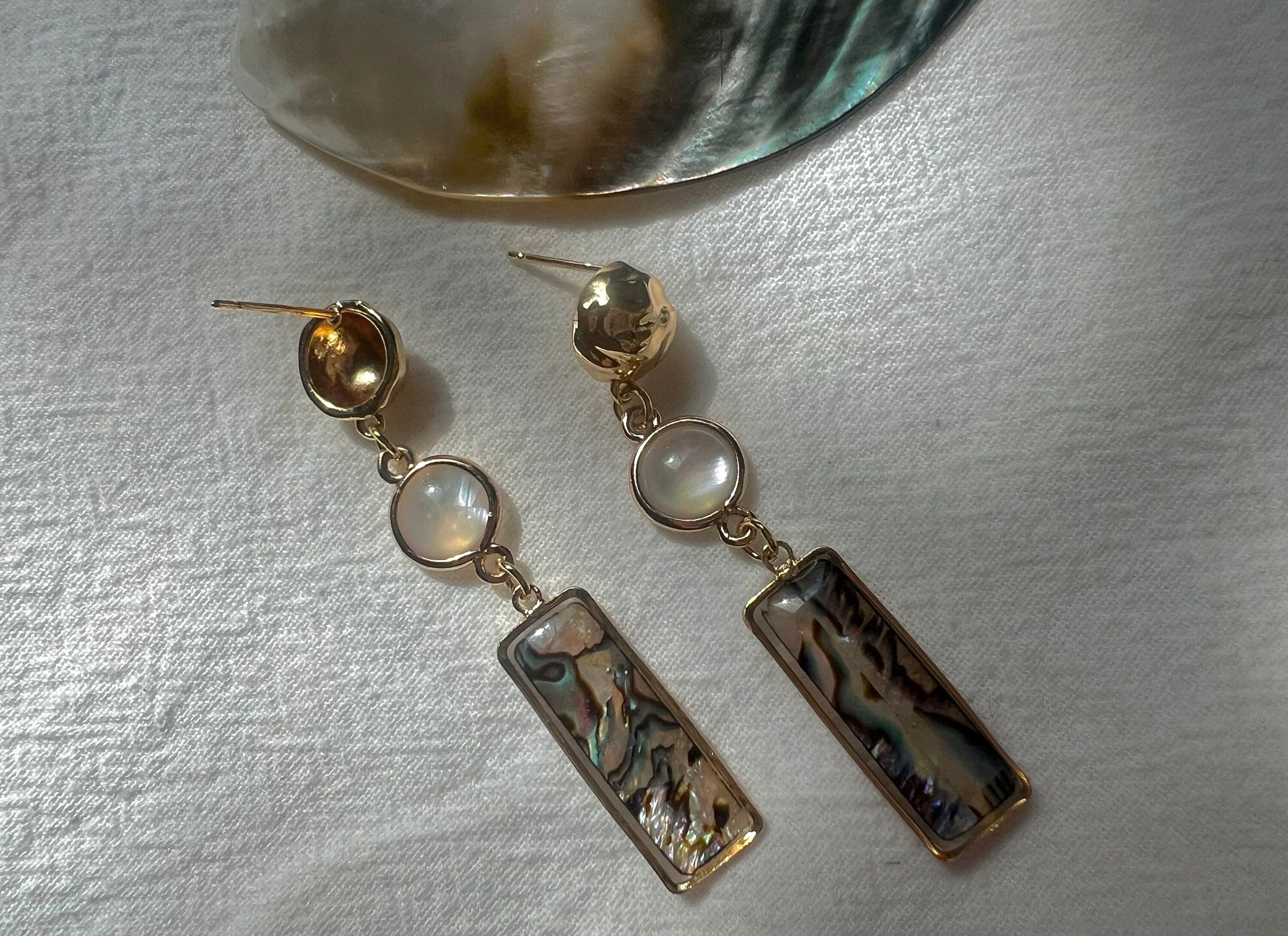 Genuine freshwater shells long dangle earrings. Bridal boho earrings. Art deco mother of pearl earrings.