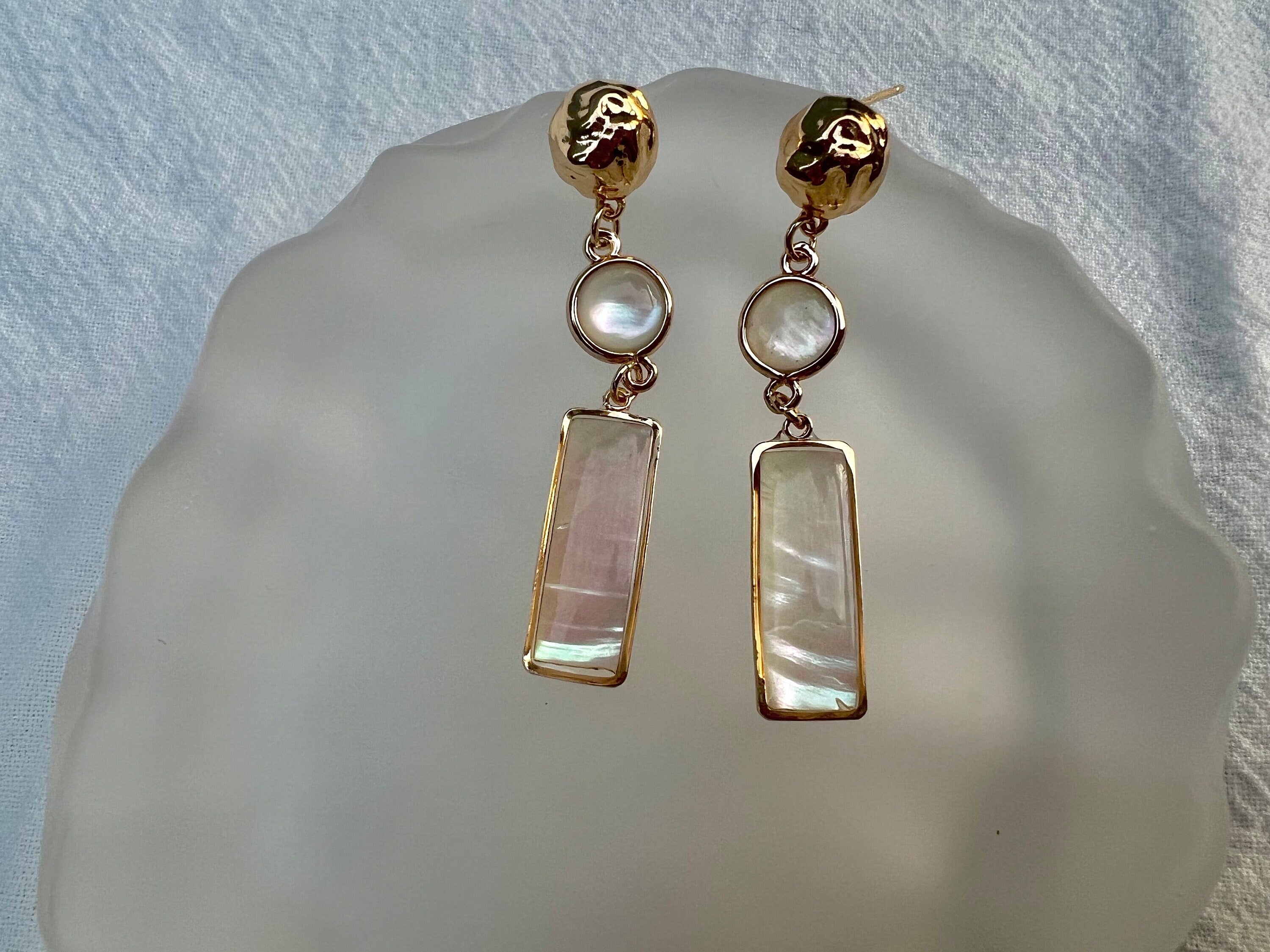 Genuine freshwater shells long dangle earrings. Bridal boho earrings. Art deco mother of pearl earrings.