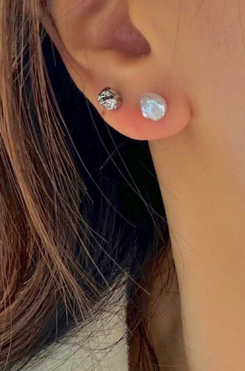 keshi freshwater pearl stud earring. Tiny pearl ear studs. Dainty baroque pearl earring. Everyday earring. Gift for her