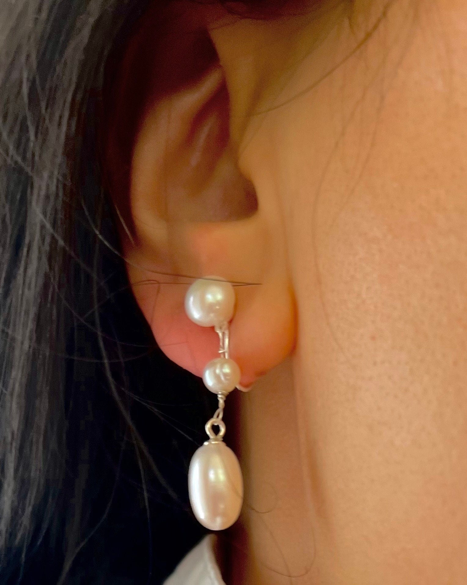 Two ways wearing freshwater pearl clip-on earring. Multi-Pearl earring. Comfortable Non pierced ear clip. Bridal earring. Gift for her