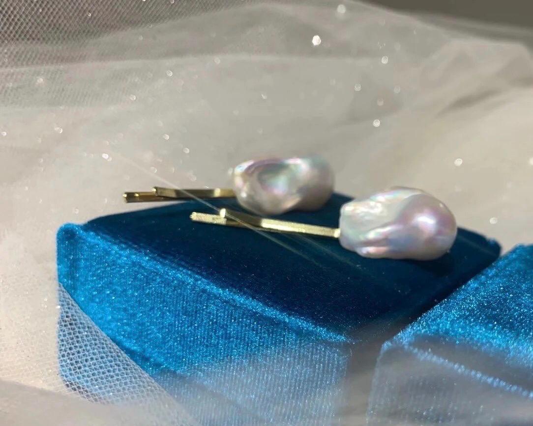 14K gold plated natural big baroque pearl hair clip. Hair slide. Wedding barrettes. Boho minimalist hair accessories. Pearl hair clasp