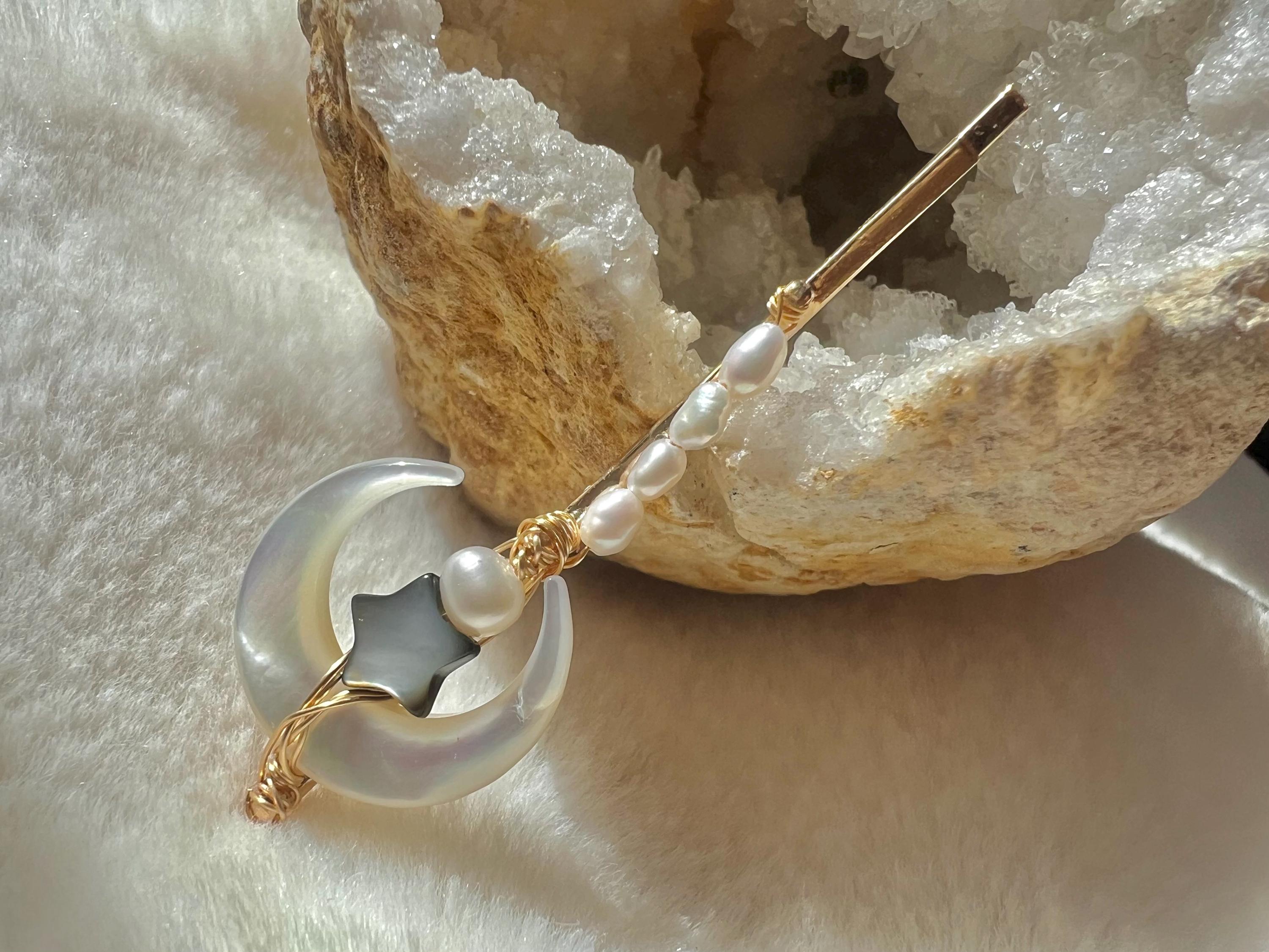 Freshwater pearl mother of the pearl moon hair clip. Barrette clip. Handmade pearl hair accessories. Pearl hair clasp. Hair slides.