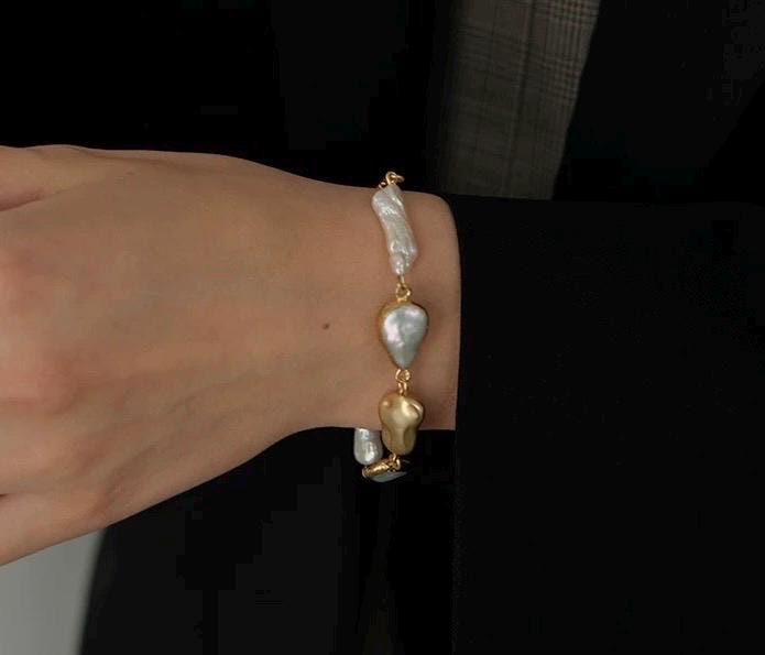 Genuine freshwater baroque pearl gold tone Bracelet. Adjustable bracelet. Boho wedding bridal bracelet. Chunky bracelet.