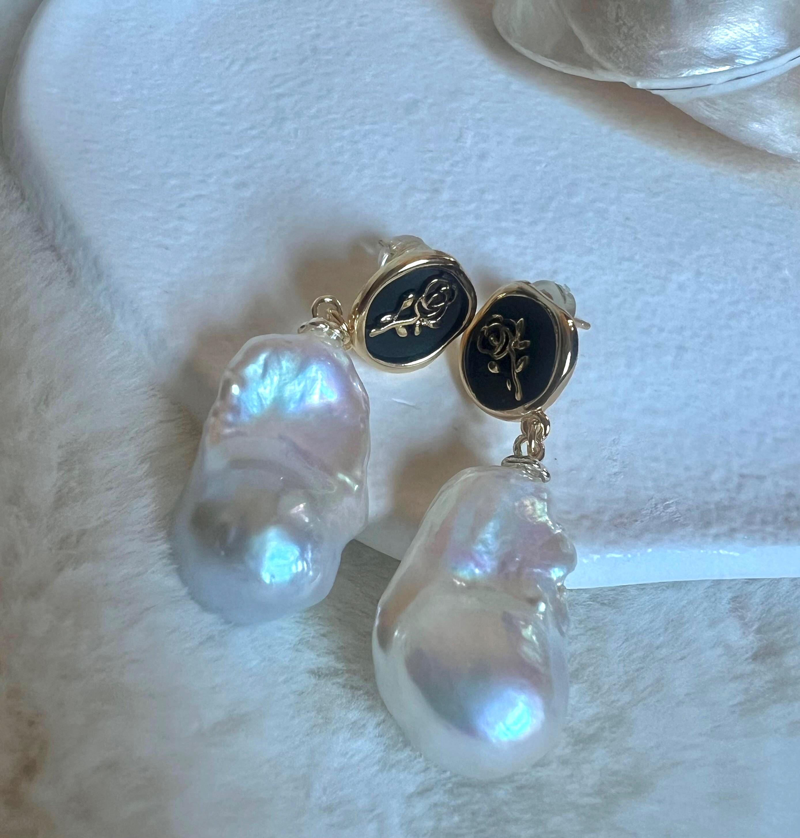 Baroque freshwater pearl vintage earrings. No piercing earrings. Wedding earring. Rose earrings . Chic pearl earrings.
