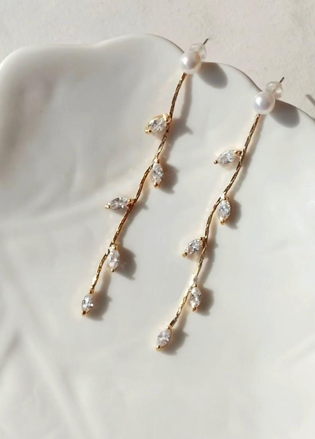 Gold chain long threader. Elegant ZC threader. Clear fashion floral clip-on earring. Dainty no pain threader. Delicate earring