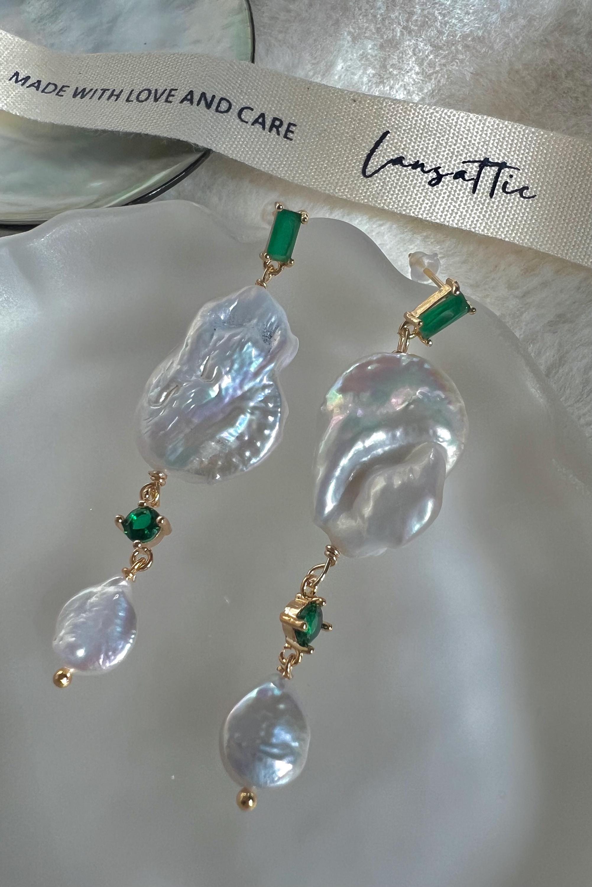Art Deco Freshwater pearl dangle earrings. Chic earring. Double pearl earrings.  Vintage clip on earrings.