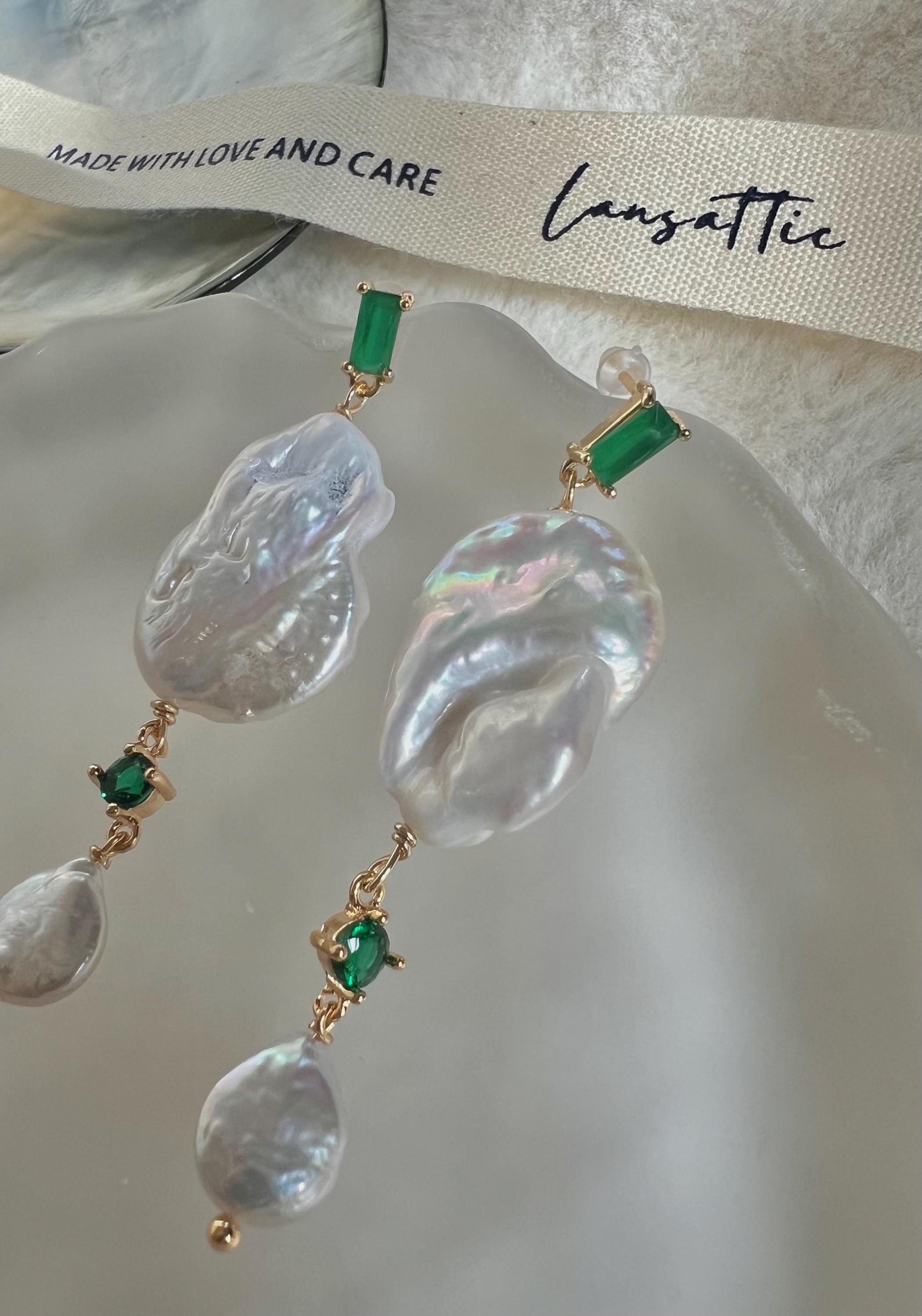 Art Deco Freshwater pearl dangle earrings. Chic earring. Double pearl earrings.  Vintage clip on earrings.