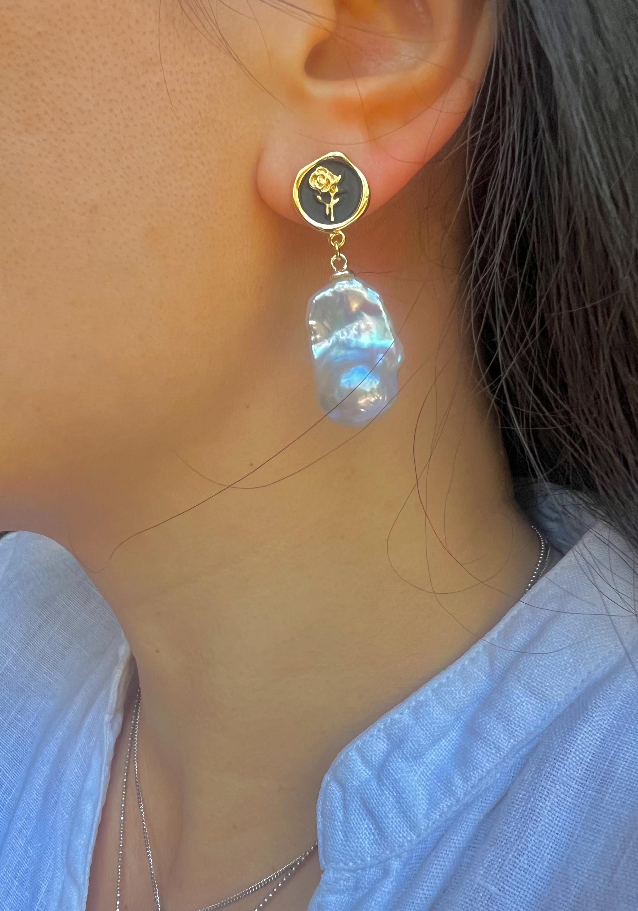 Baroque freshwater pearl vintage earrings. No piercing earrings. Wedding earring. Rose earrings . Chic pearl earrings.