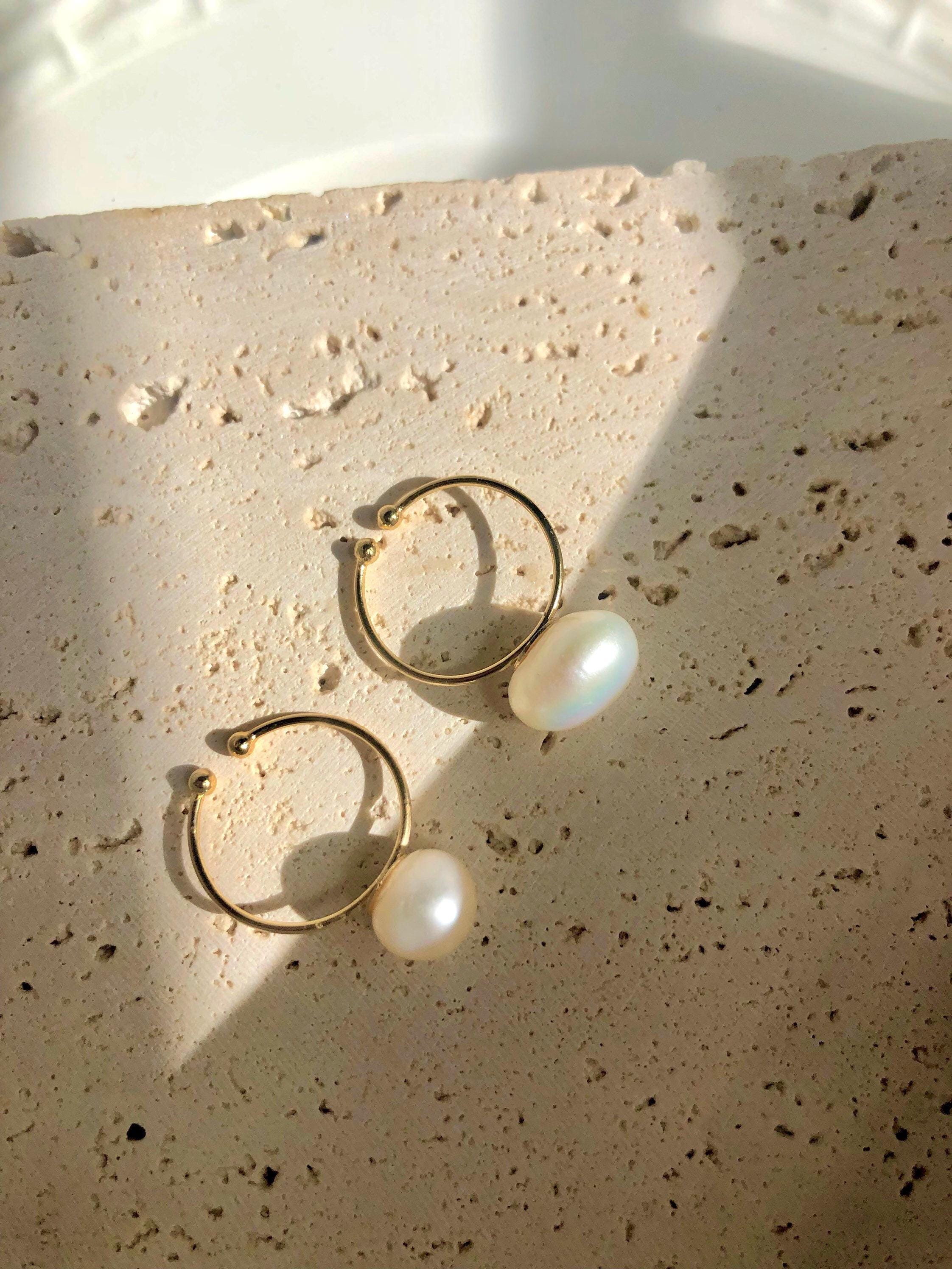 High quality luster extra large baroque pearl ring. Minimalist ring. Wedding ring. Bridal ring statement ring. Stacking ring