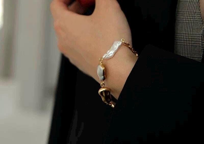 Genuine freshwater baroque pearl gold tone Bracelet. Adjustable bracelet. Boho wedding bridal bracelet. Chunky bracelet.