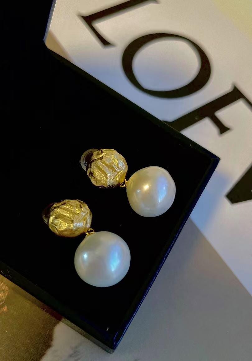 High quality luster freshwater nugget earrings. Vintage style earrings. Statement earrings. Minimalist earrings. Gift for her