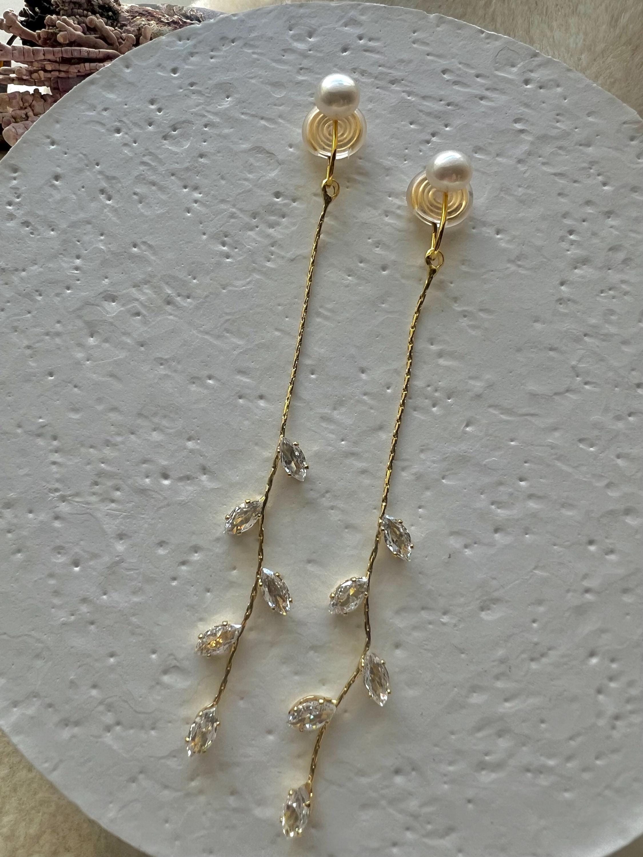 Gold chain long threader. Elegant ZC threader. Clear fashion floral clip-on earring. Dainty no pain threader. Delicate earring