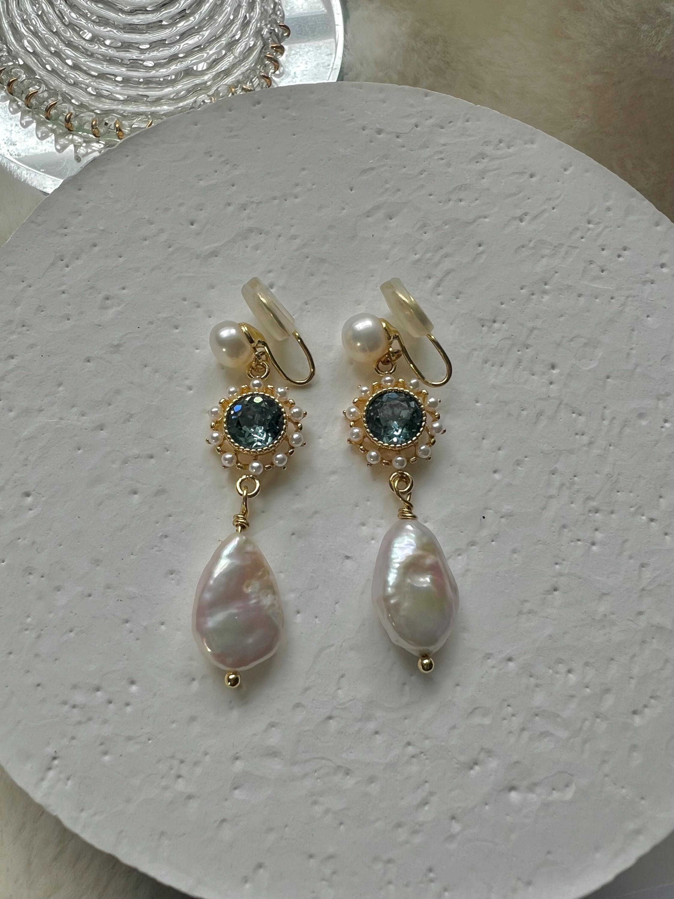 Art Deco freshwater pearl earrings. Elegant  sapphire earrings. Chic clip-on earring. Vintage no pain earrings.