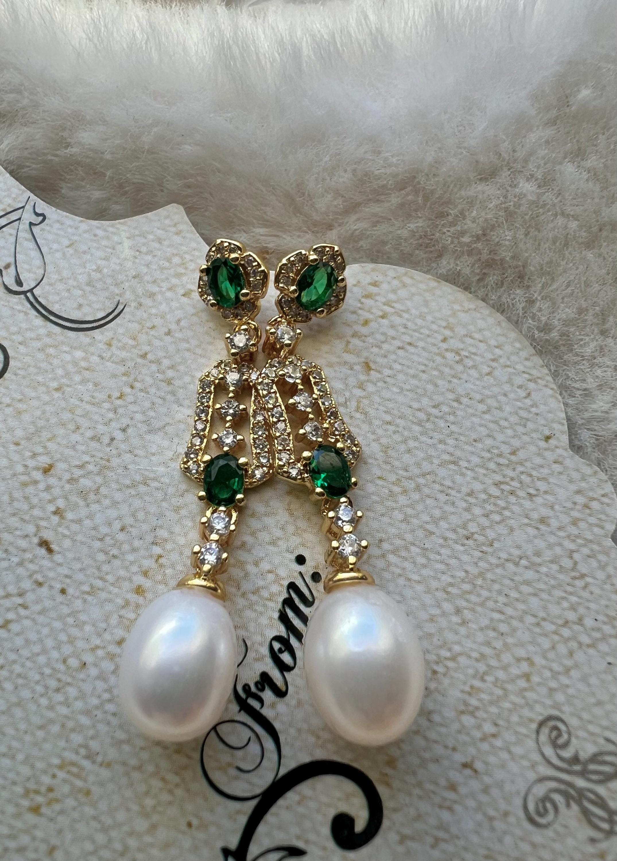Elegant art deco freshwater pearl dangle earring. Filigree antique earrings. Emerald earrings. Gift for her.