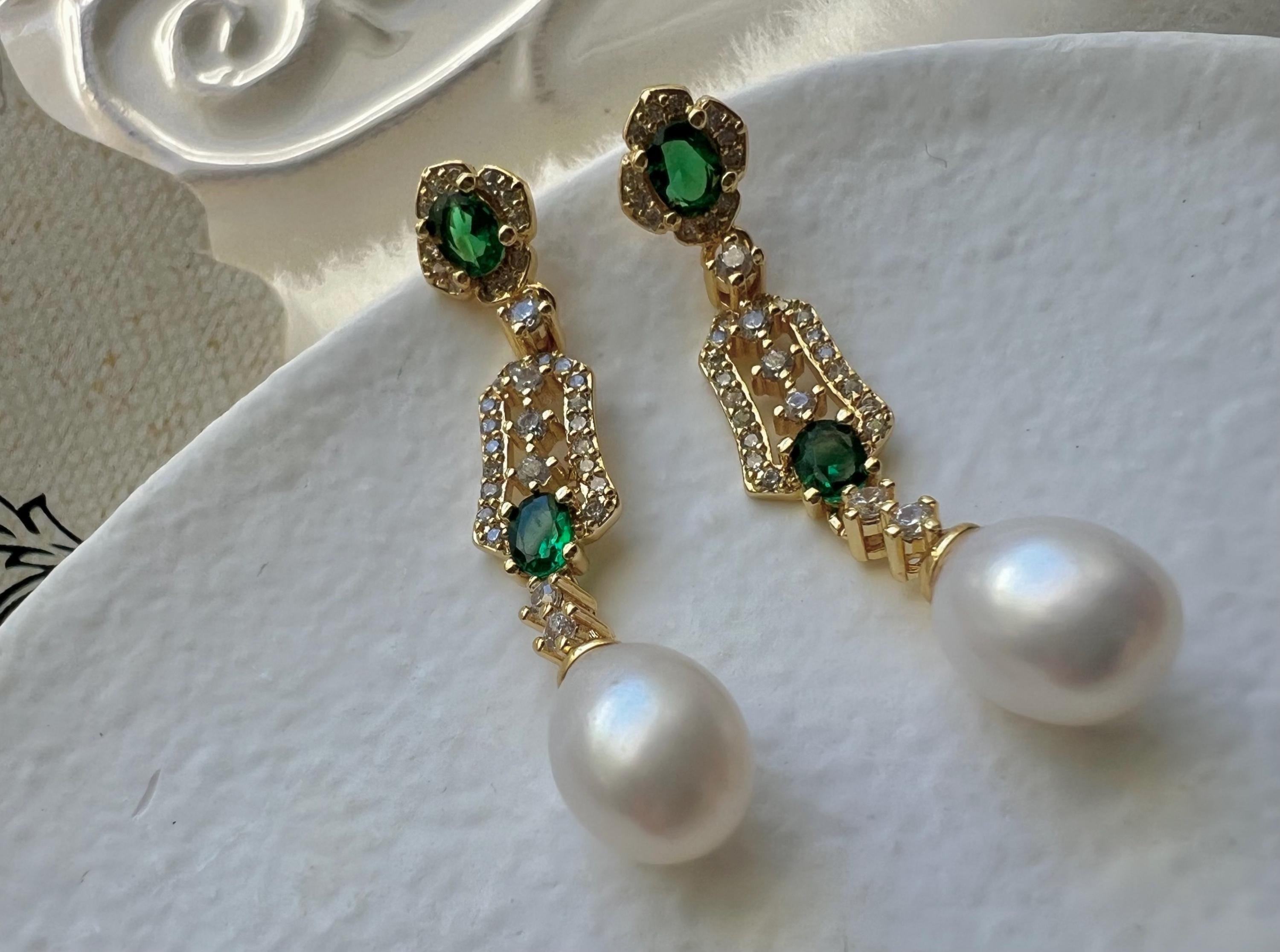 Elegant art deco freshwater pearl dangle earring. Filigree antique earrings. Emerald earrings. Gift for her.