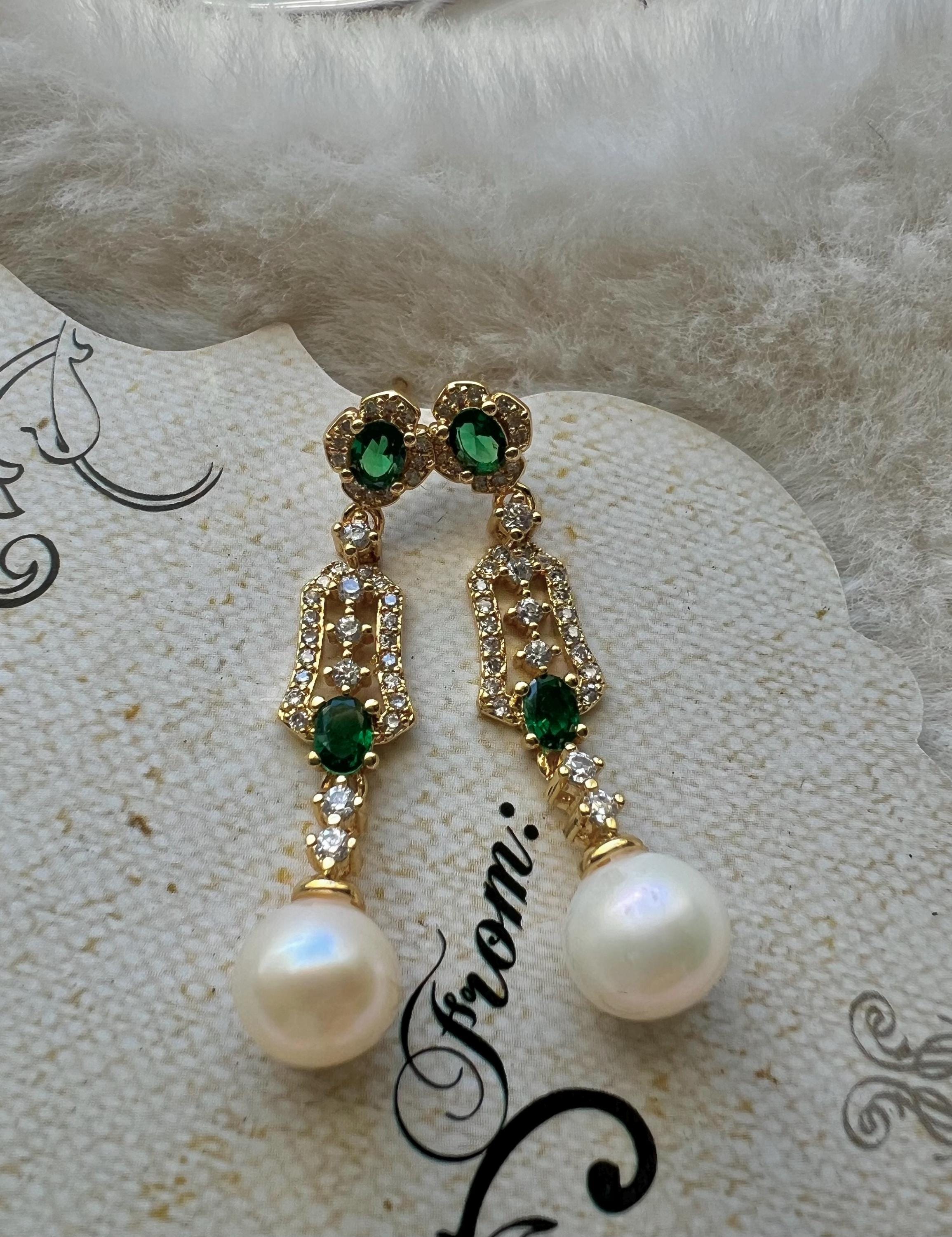 Elegant art deco freshwater pearl dangle earring. Filigree antique earrings. Emerald earrings. Gift for her.