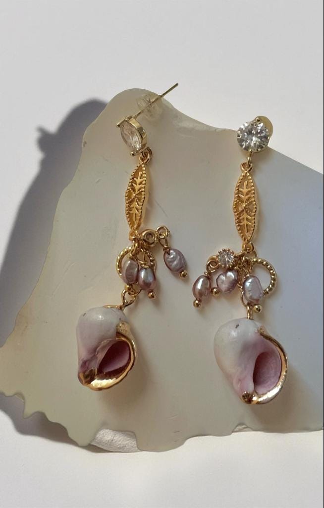 Vintage style wire wrapped Victorian dangle freshwater pearl shell earring. Elegant earrings. Dainty. Art Deco. Gift for her