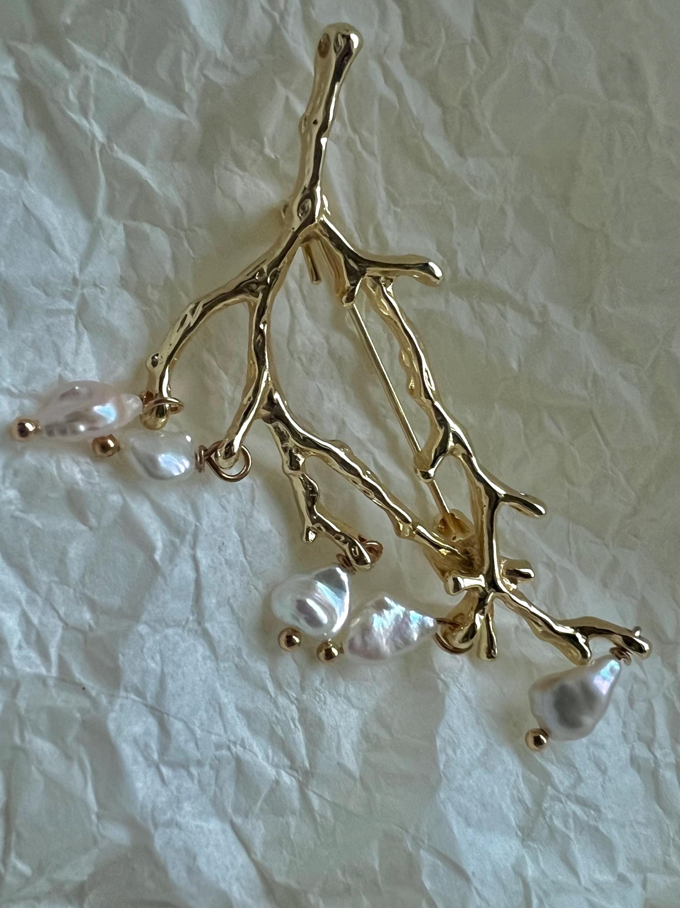 Baroque pearl Safety branch pin brooch. Dangle baroque pearl pin brooch. 18K gold plated genuine pearl pin.Nature Inspired Pearl Brooch.