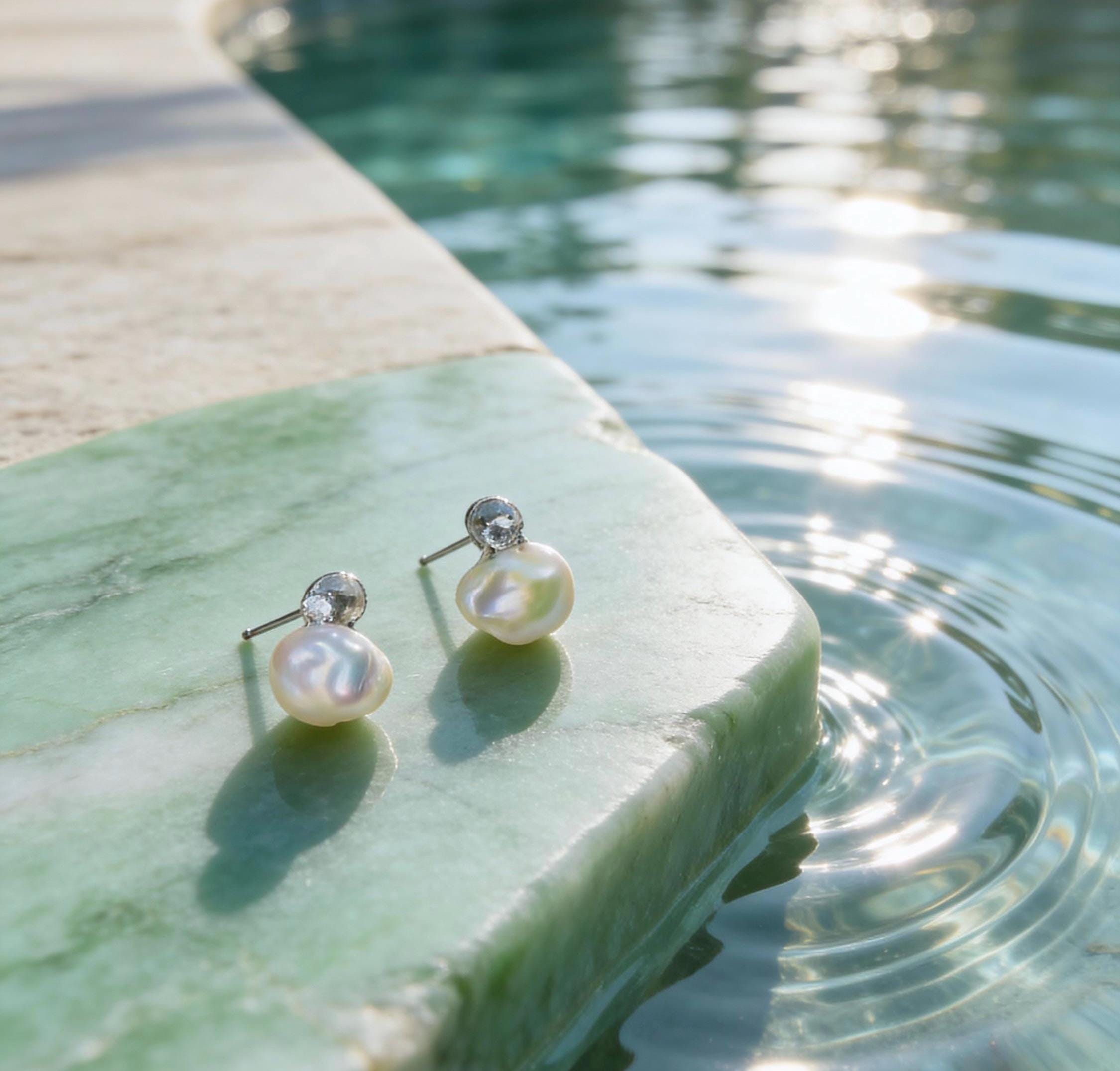 14K gold clip on baroque pearl diamond earring. No pain earring. Minimalist pearl earring. Pearl climber earrings. No piercing earring.
