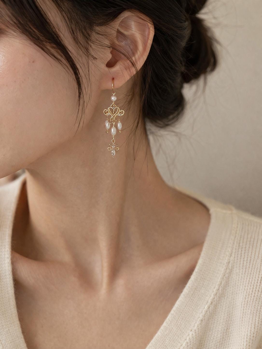 Elegant art deco freshwater pearl dangle earring. Filigree antique earrings. Victoria earrings. Gift for her.