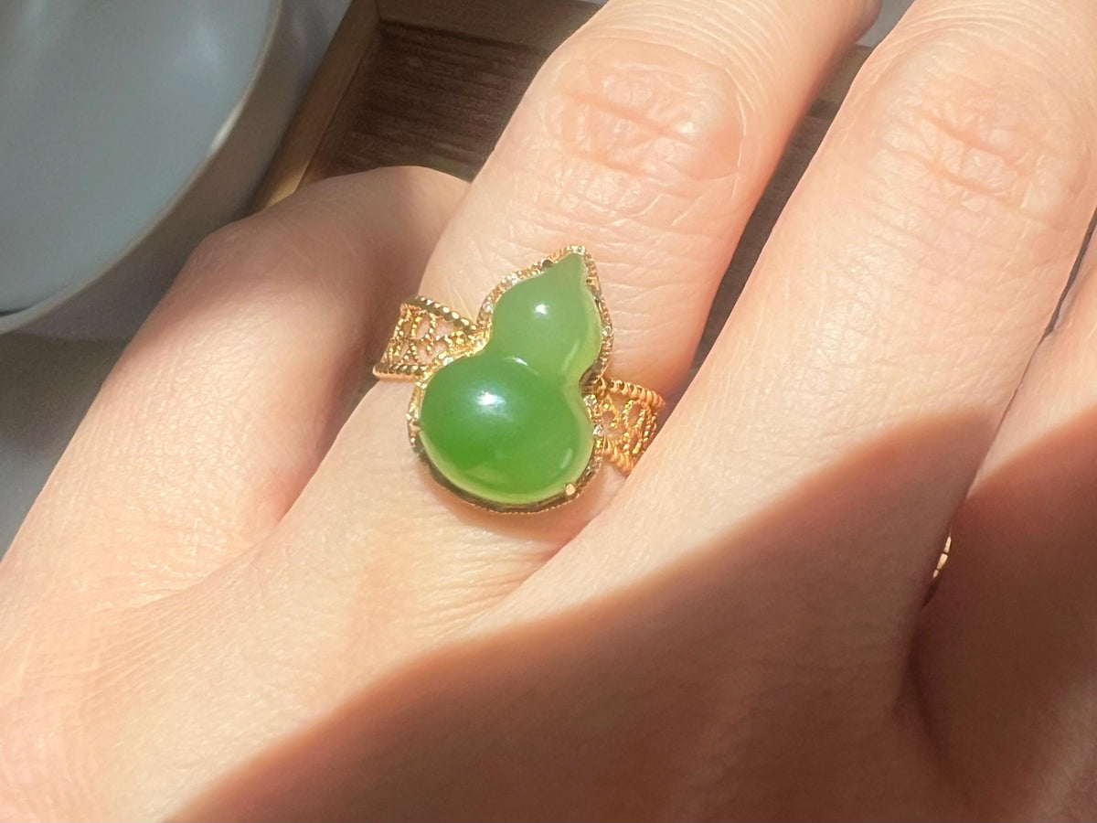 Apple Green Nephrite Gourd 18K Gold Ring