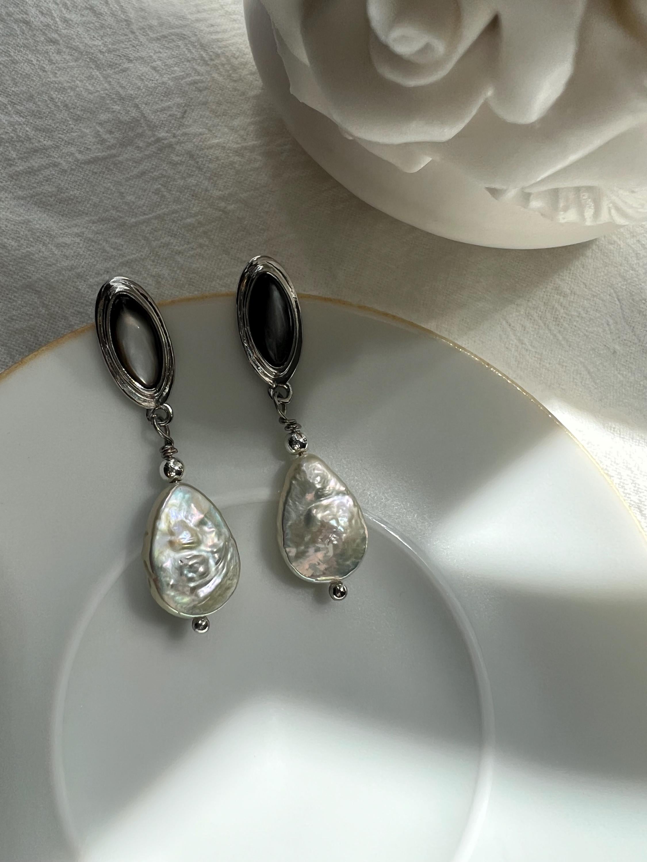 Baroque Pearl & Black Shell Dangle Earrings in Sterling Silver. The Victorian Modernist Drops. Organic Bar. Clip on
