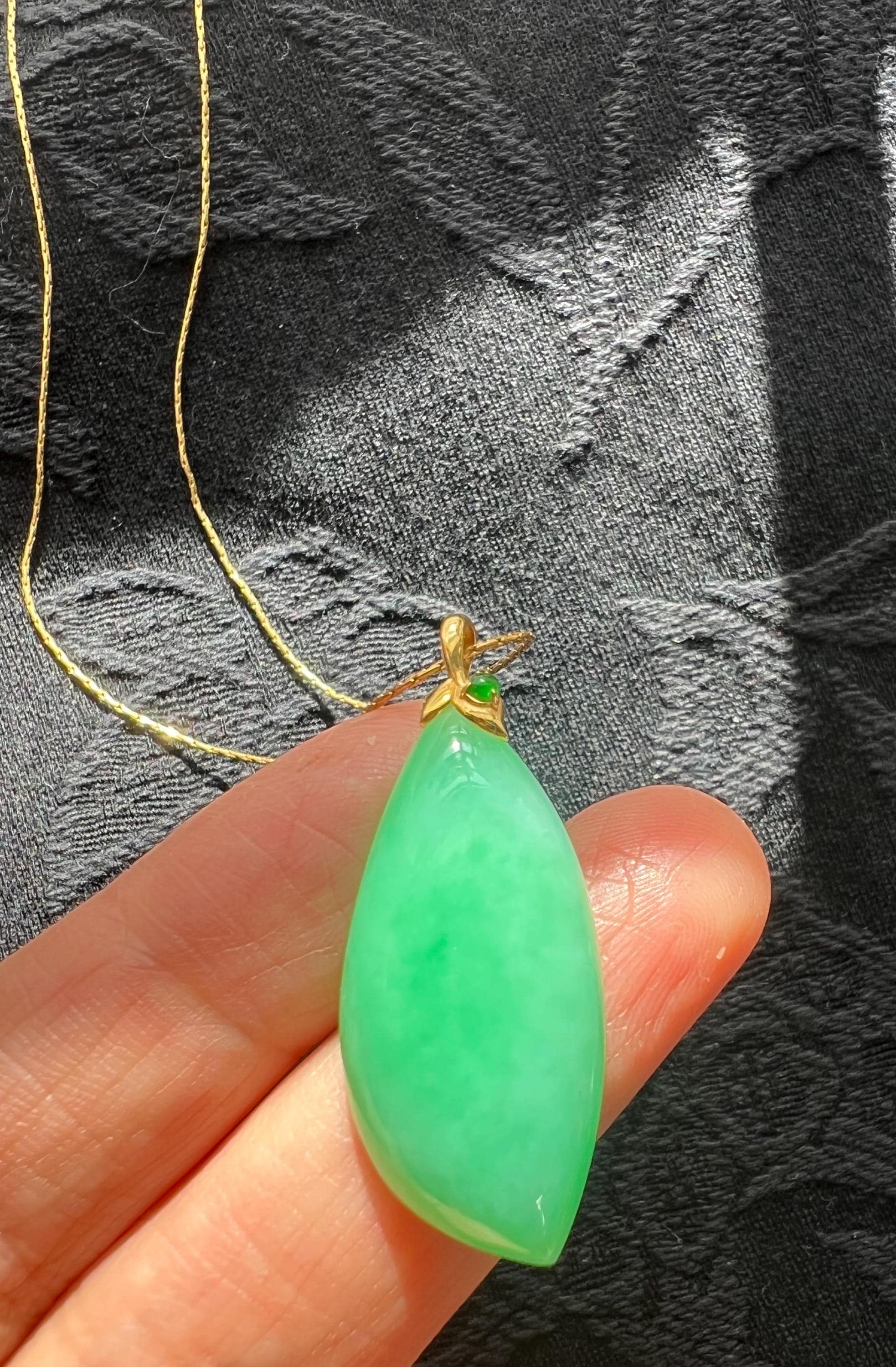 Exquisite 18K solid Gold Imperial Green Jadeite Leaf Necklace, Natural Grade A Jade Pendant, Minimalist Dainty Leaf Charm, Prosperity Gift