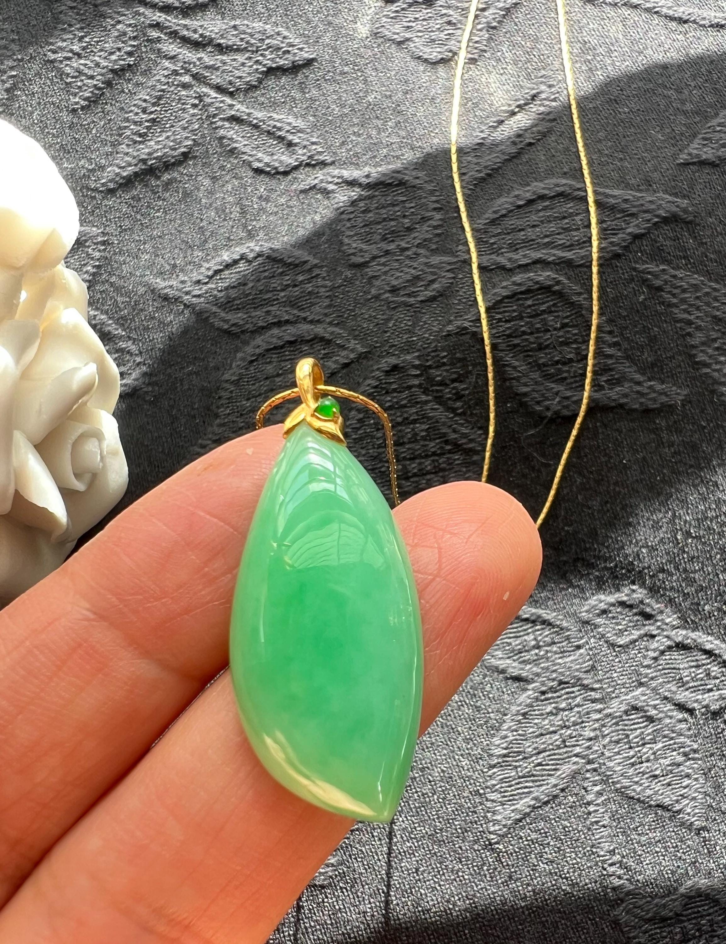 Exquisite 18K solid Gold Imperial Green Jadeite Leaf Necklace, Natural Grade A Jade Pendant, Minimalist Dainty Leaf Charm, Prosperity Gift