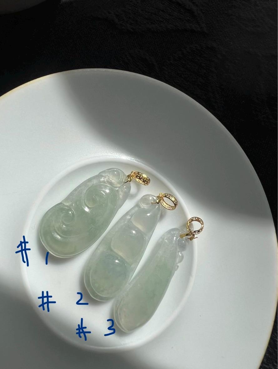 Carved Icy Jadeite Pendant in 18K Gold