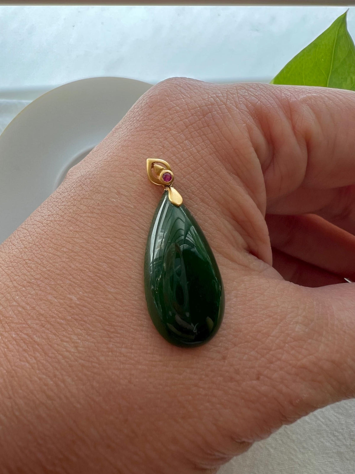 Green Jade Teardrop Pendant in 18K Gold