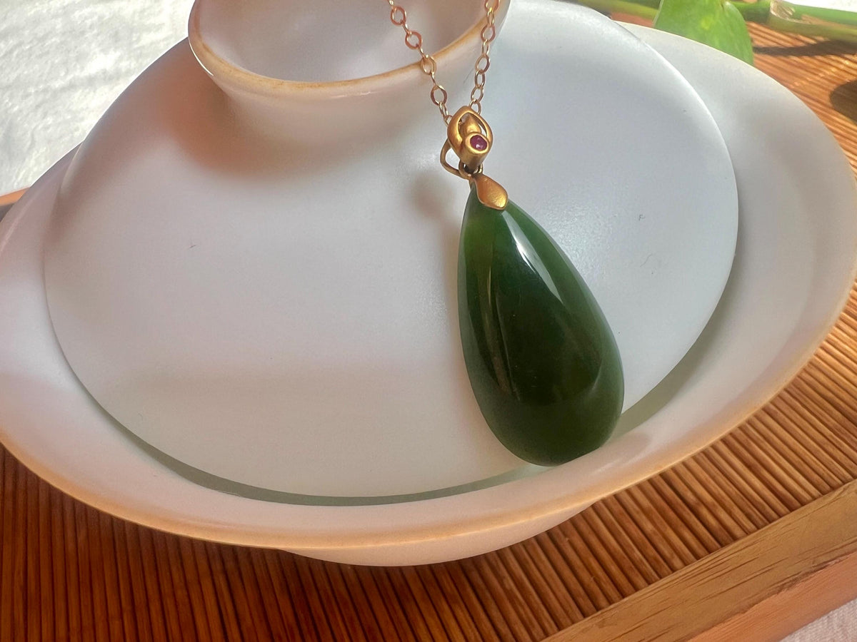 Green Jade Teardrop Pendant in 18K Gold