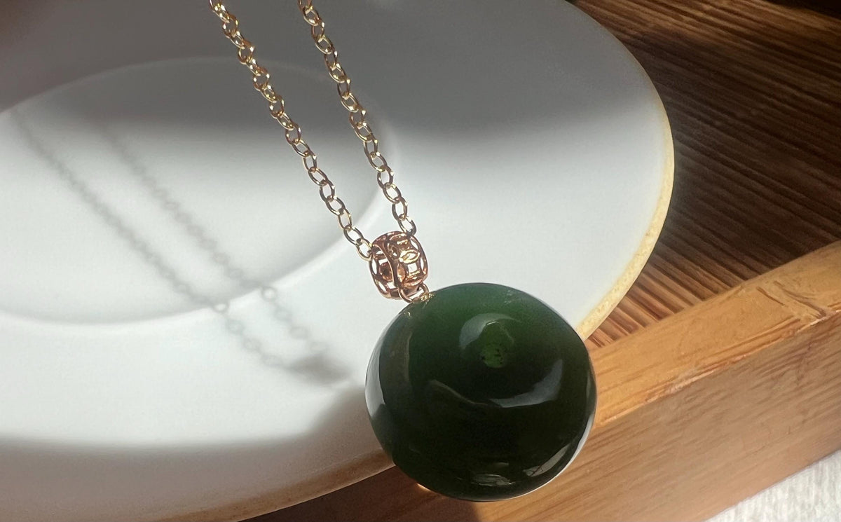 Green Nephrite Donut Pendant in 18K Gold