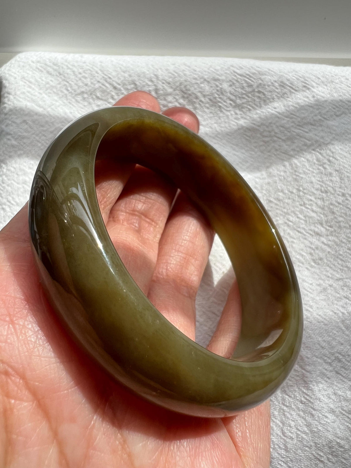 Sugar-Yellow Nephrite Bangle, 56 mm