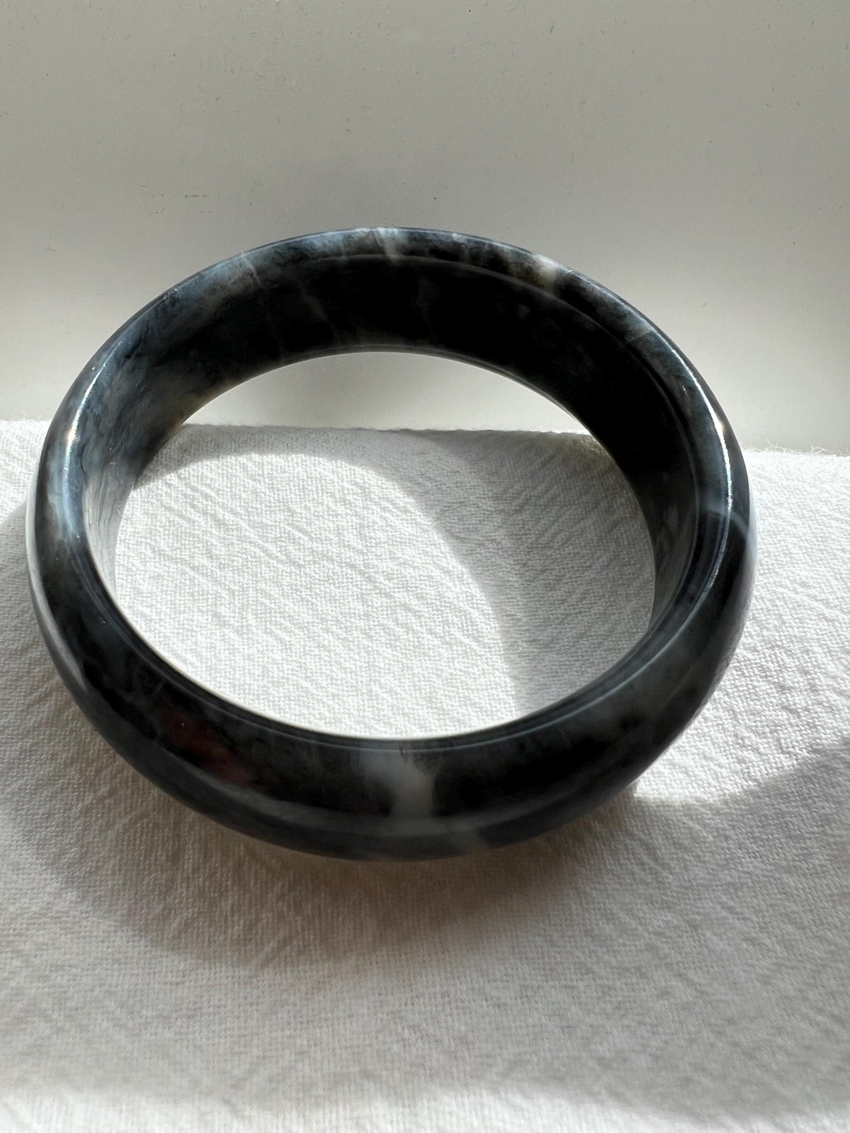 Black & White Nephrite Bangle, 55 mm