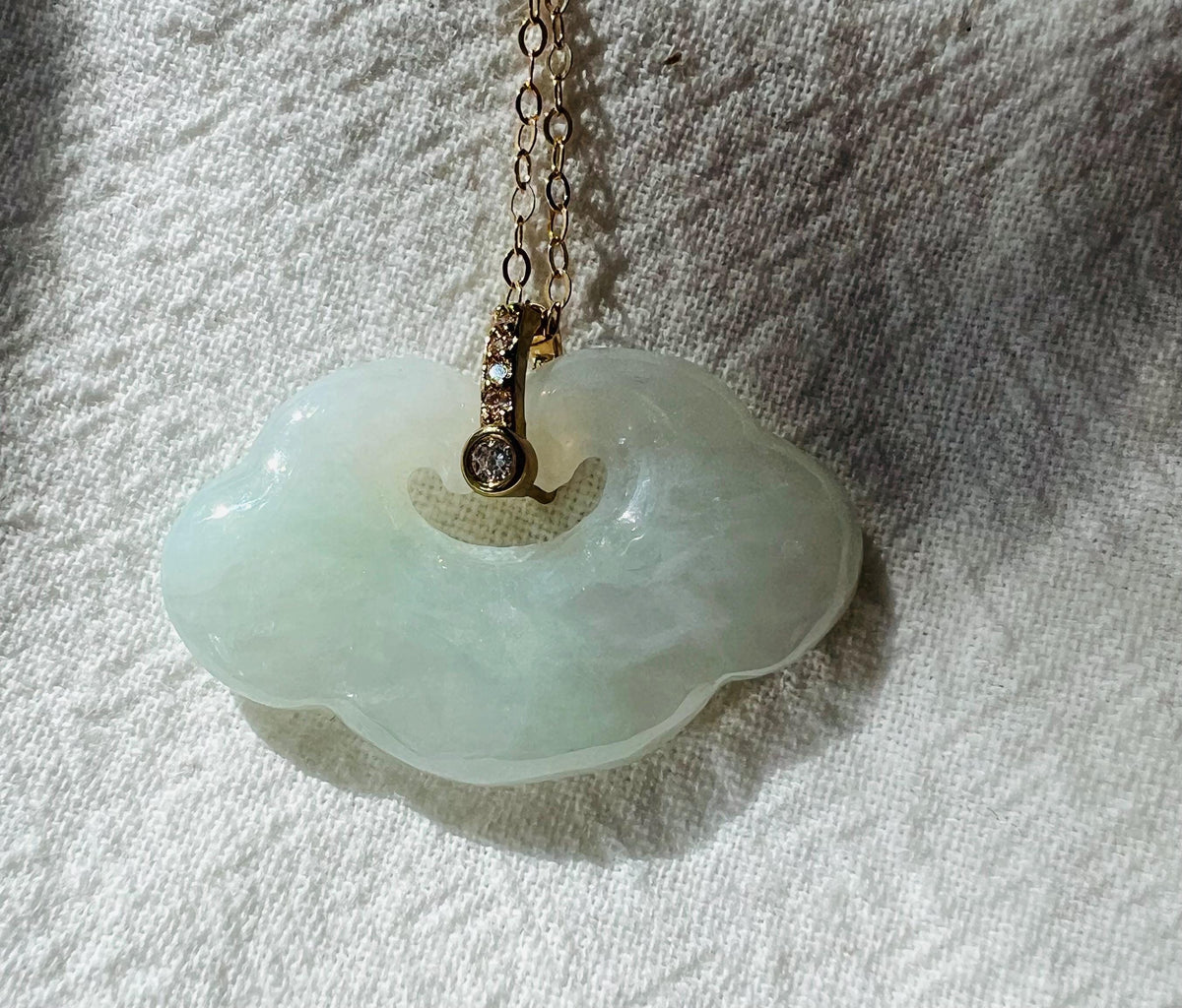 Jadeite Ruyi Lock Pendant in 18K Gold