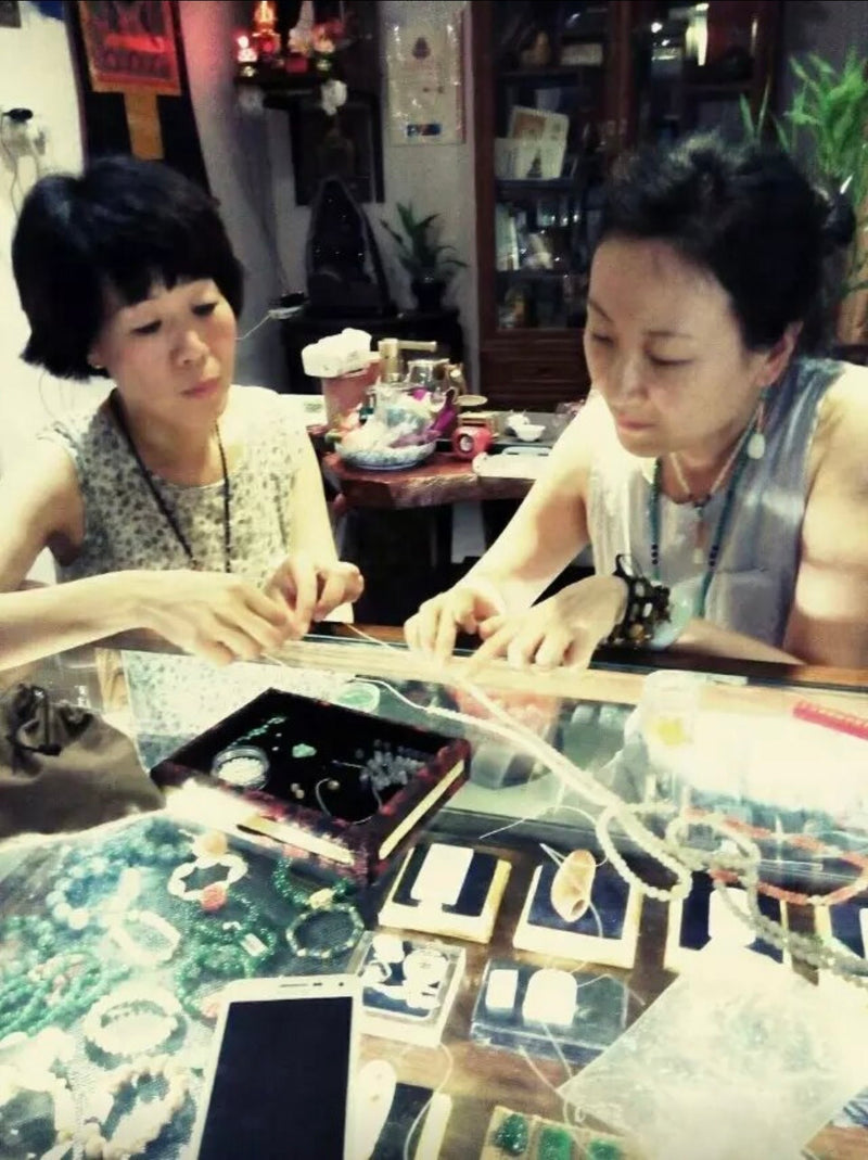 Selecting jewelry at the Guangzhou shop counter.